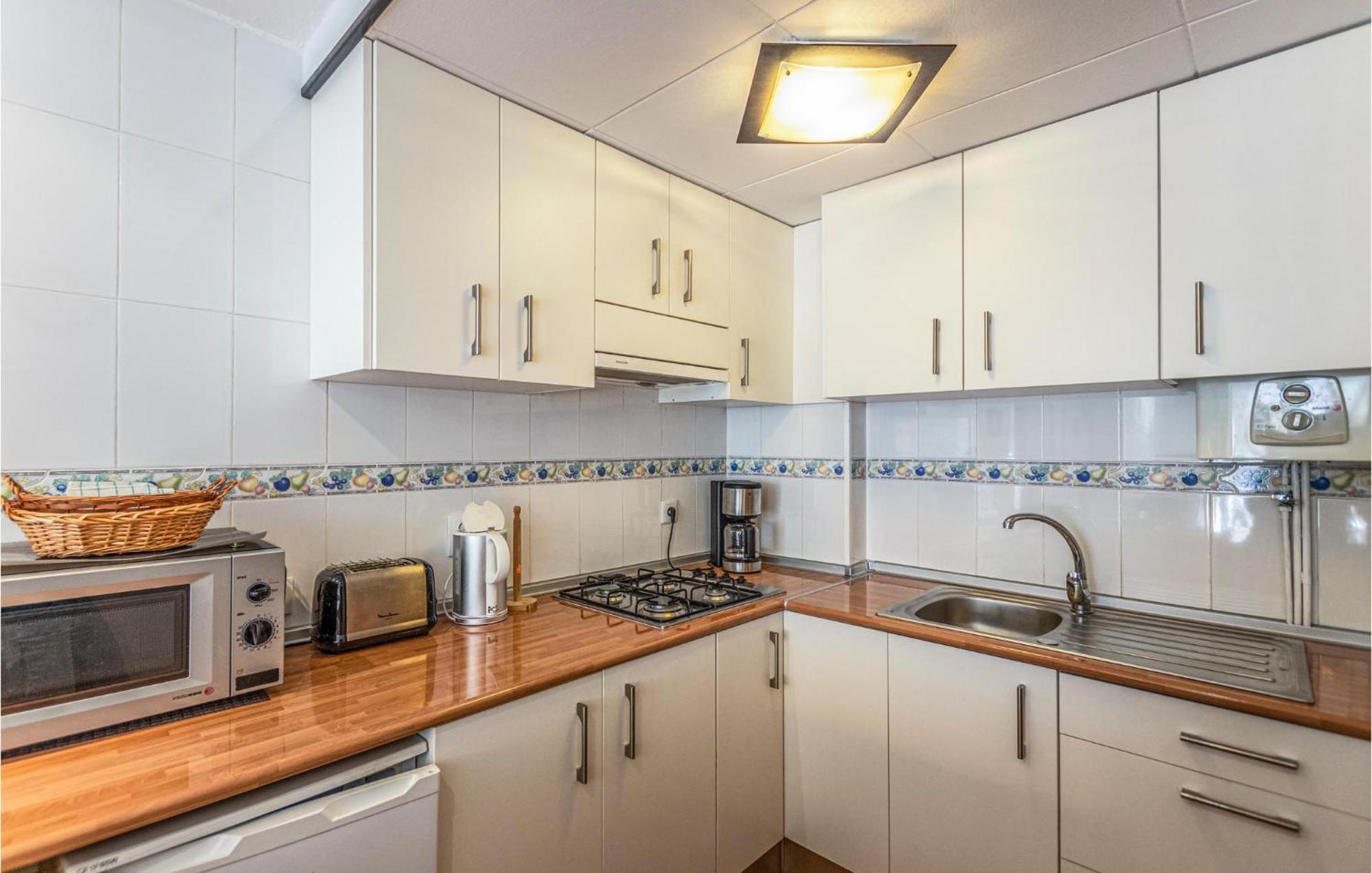 1 Bedroom Nice Apartment In Pineda De Mar Ngoại thất bức ảnh