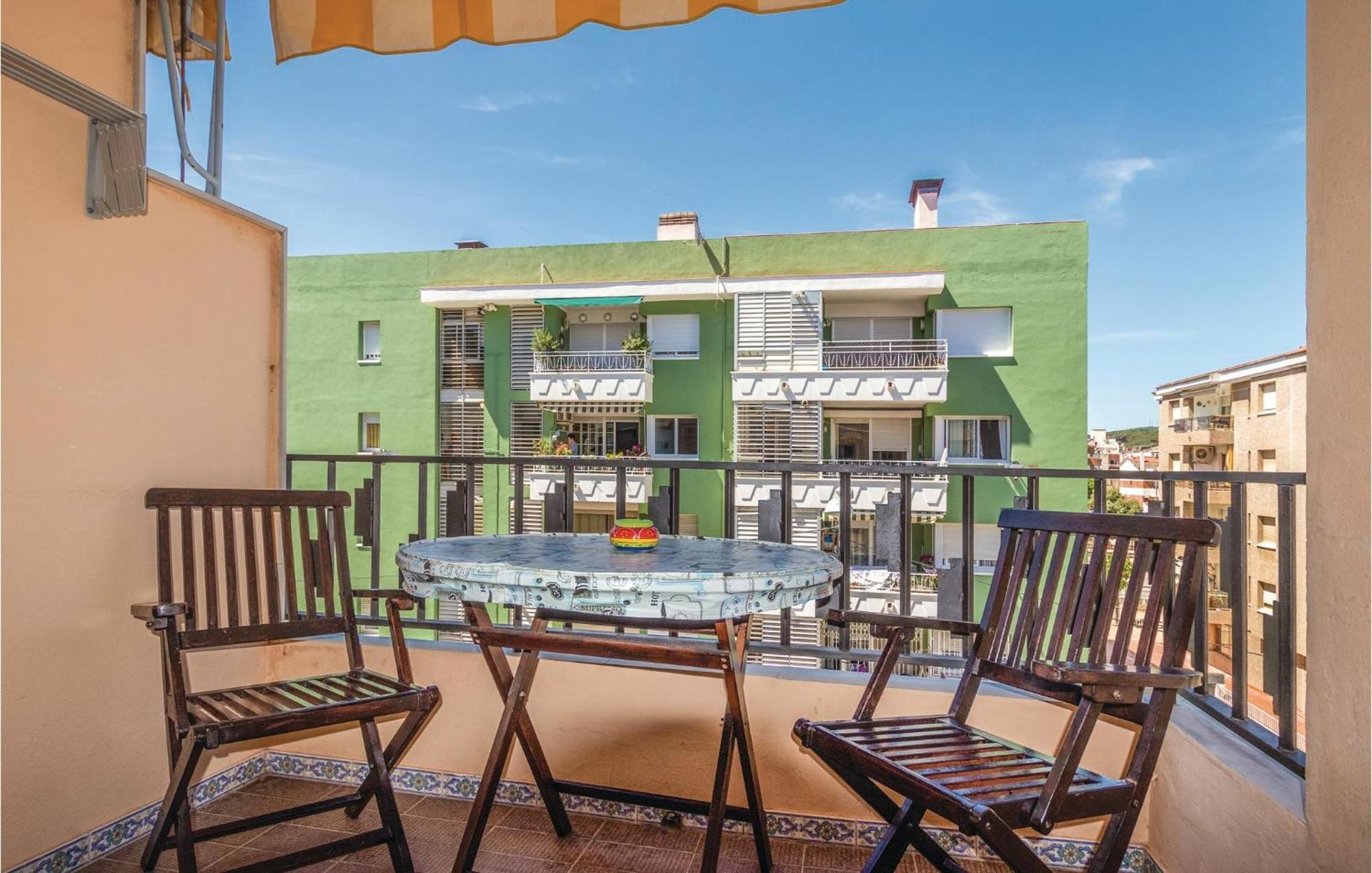 1 Bedroom Nice Apartment In Pineda De Mar Ngoại thất bức ảnh