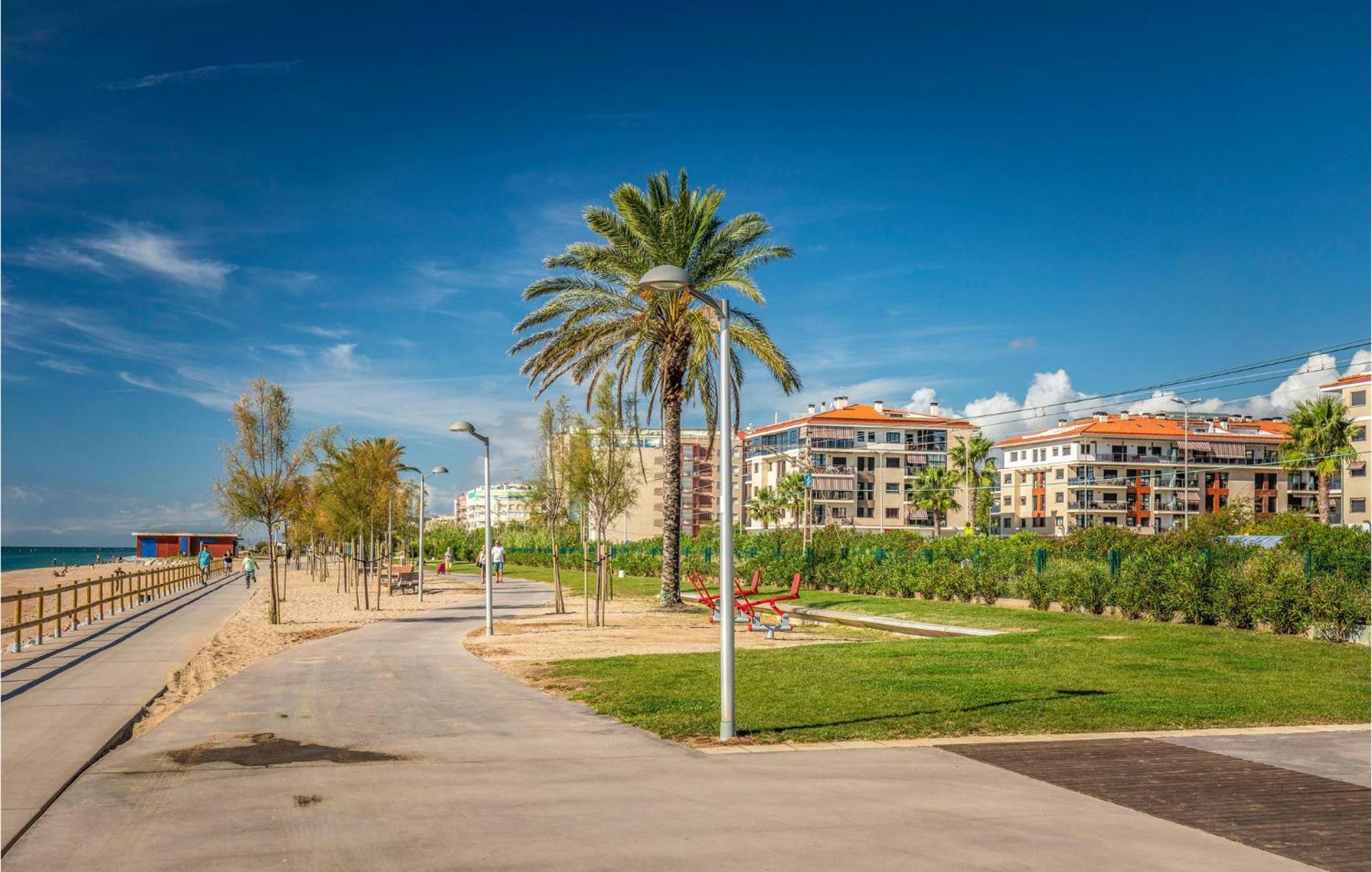 1 Bedroom Nice Apartment In Pineda De Mar Ngoại thất bức ảnh