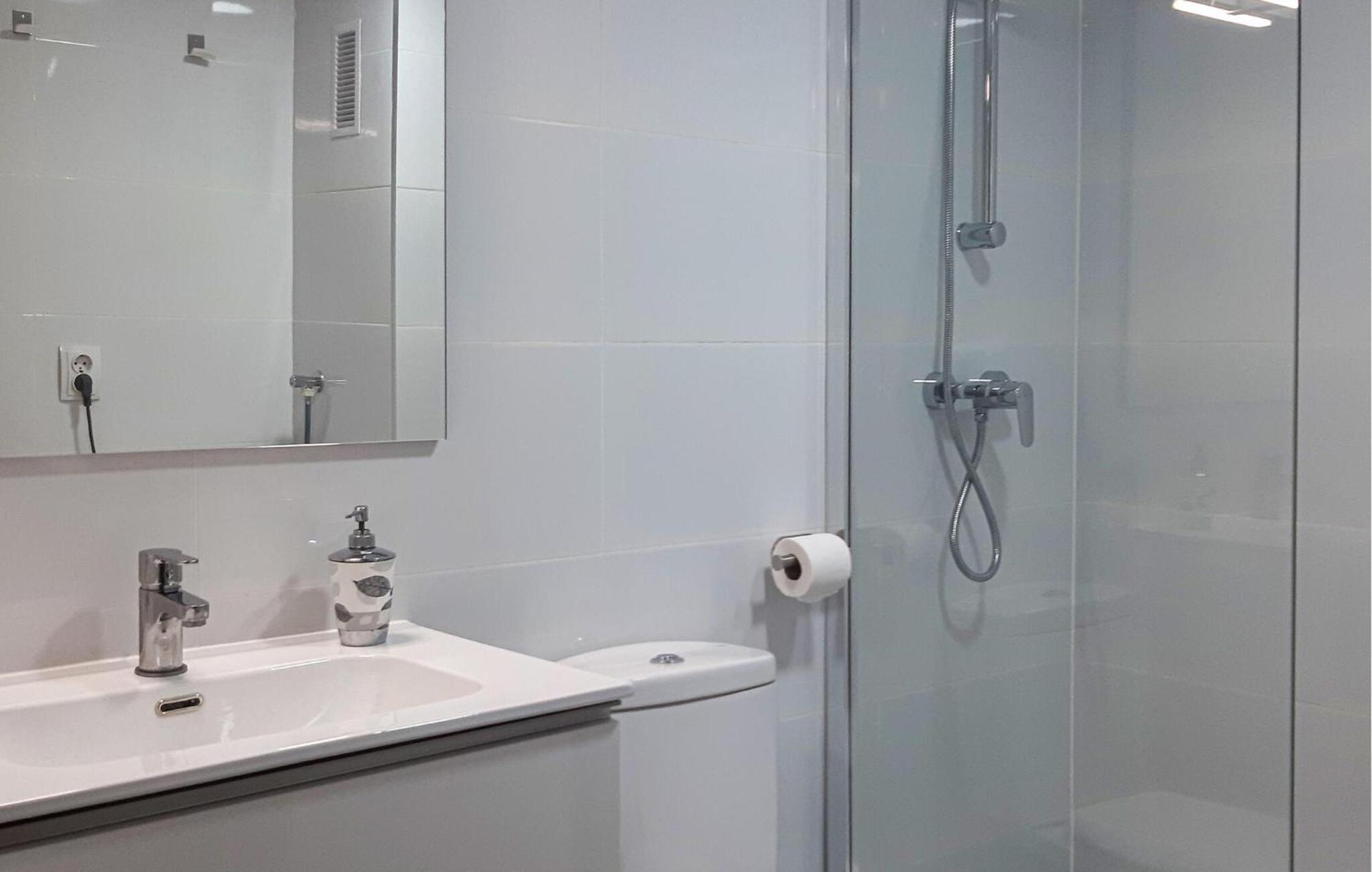1 Bedroom Nice Apartment In Pineda De Mar Ngoại thất bức ảnh